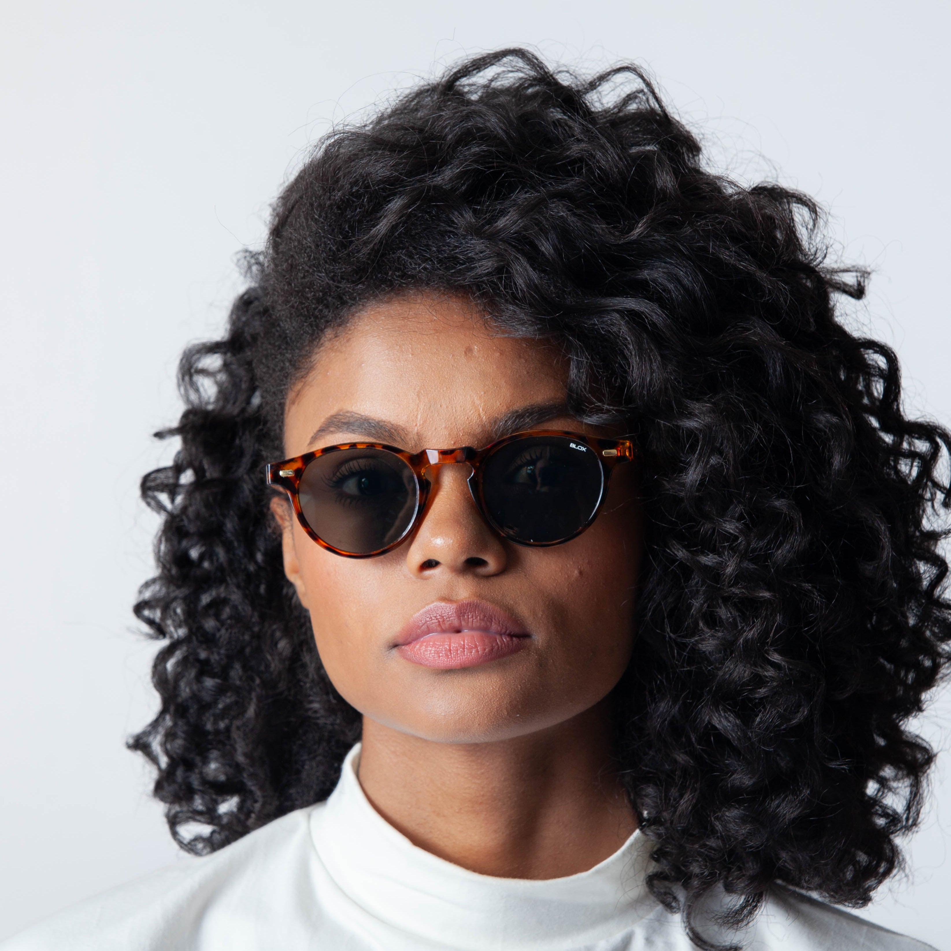 Óculos de Sol ARTIST BLOX Blox Loja Blox Use Blox Bloxers Óculos de sol Óculos de herdeiro Óculos Óculos lente azul Óculos lente amarela Óculos lente verde Óculos lente vermelha Óculos lente clara Óculos lente colorida Óculos lente escura Óculos lente clarinha Óculos de grau Armação Armação de grau Óculos escuros Acessórios old money Acessórios estilosos Óculos de sol comprar Óculos de sol online Loja Blox reclame aqui Use blox reclame aqui Blox reclame aqui